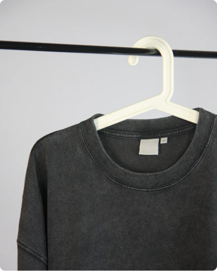 T-shirt cinzenta desenvolvida pela Rotex incluída no portefólio.