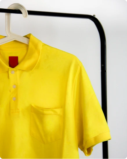 Polo amarelo com bolso desenvolvido pela Rotex